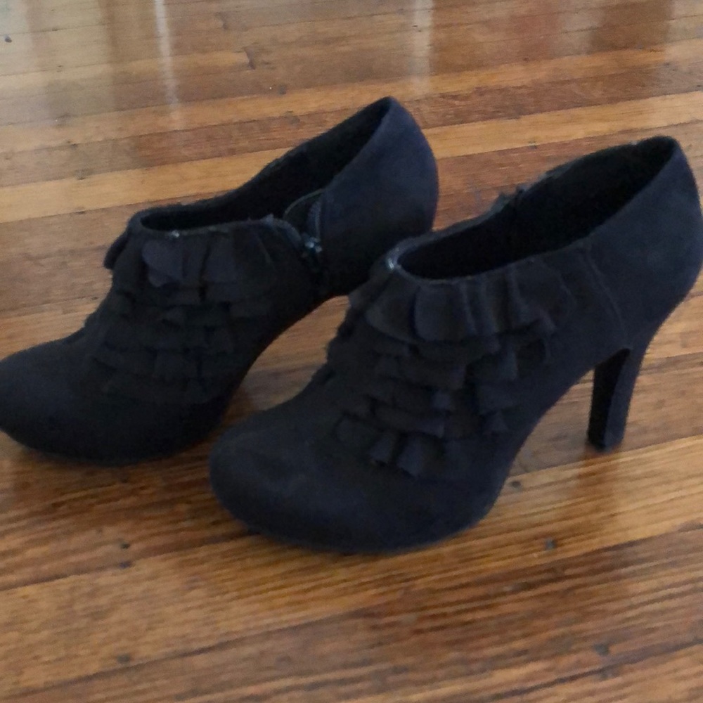 Madden Ruffled Booties - Picture 3 of 6
